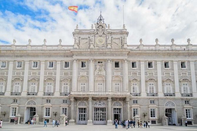 Royal Palace of Madrid Skip the Line Guided Tour - The radio headset system: the best crowd-control hack