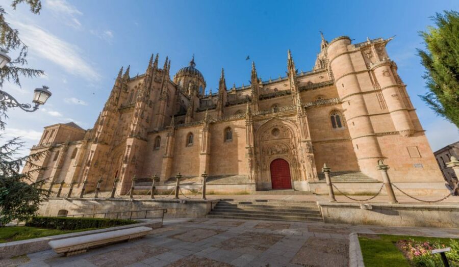 Salamanca: Cathedral of Salamanca Ticket with Audio Guide - Retablo Mayor, Choir Stalls, and Transept Views