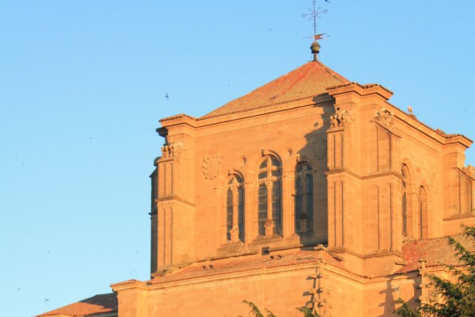 Salamanca Evening Walking Tour bilingual - Cueva de Salamanca: black magic meets old stone walls