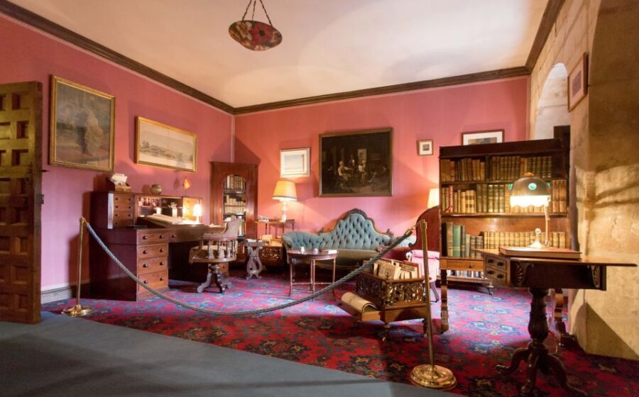 Salamanca: Monterrey Palace Audio-Guided Tour - Practical tips that make the tour smoother