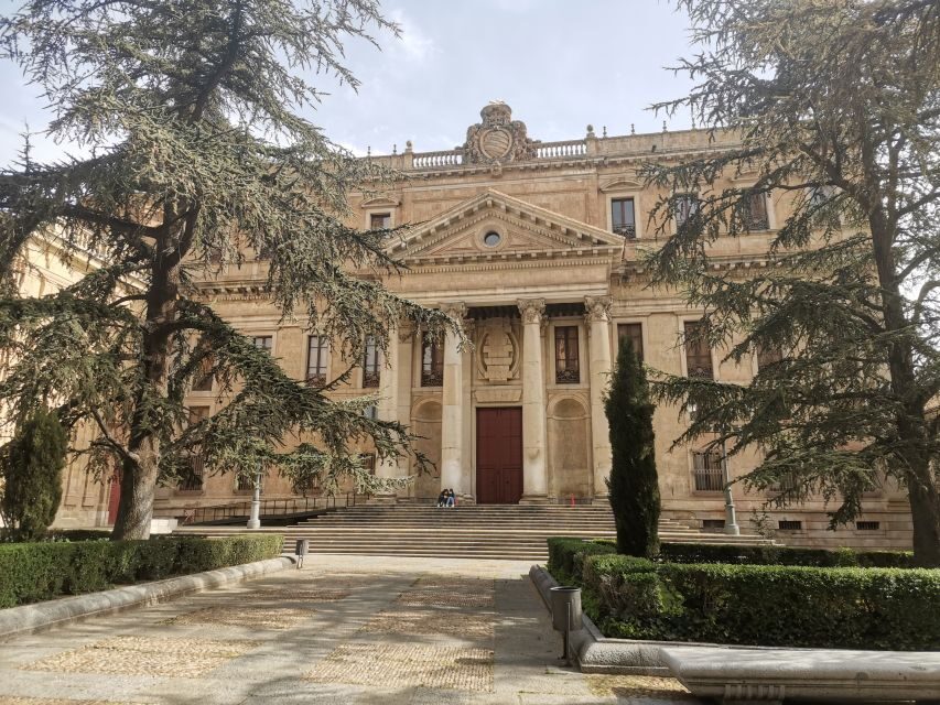 Salamanca: Monuments and Landmarks Guided Walking Tour - The extended tour option: two more monuments for extra context