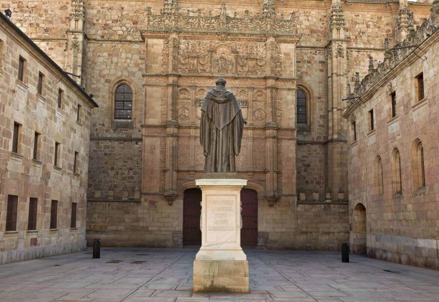 Salamanca: Private Guided Customizable Walking Tour - Cave of Salamanca and Casa de las Muertes: story stops that add spice