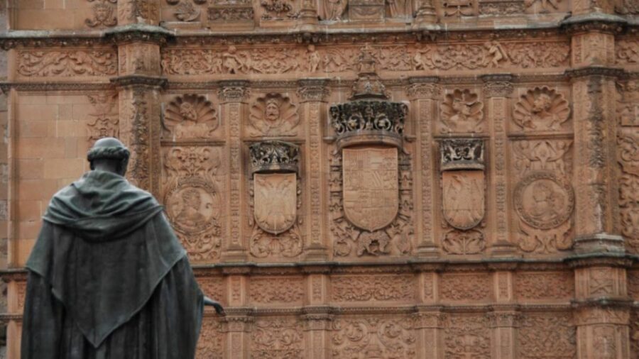 Salamanca: Private Guided Customizable Walking Tour - Casa de las Conchas and the University: seeing the symbols up close