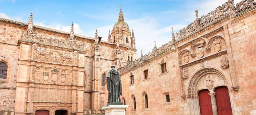 Salamanca: Private Guided Customizable Walking Tour - Casa Lis and the art stops: mixing eras without getting lost