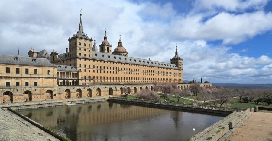 San Lorenzo de El Escorial: Monastery and Site Guided Tour - Why El Escorial still feels like a statement of power