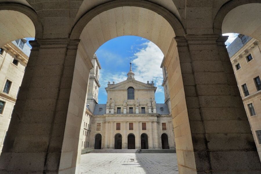 San Lorenzo de El Escorial: Monastery and Site Guided Tour - Language, dress, and site etiquette you should plan around
