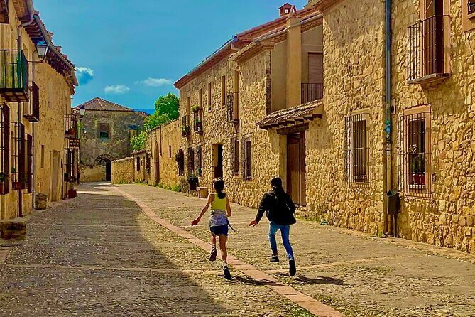 Segovia and Pedraza: from the Roman Empire to Middle Ages from Madrid - Old city lanes and the Roman aqueduct: where the empire still shows