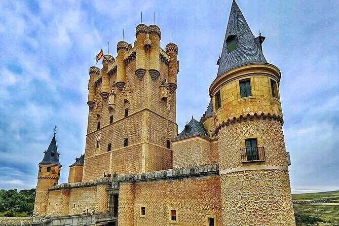 Segovia and Pedraza: from the Roman Empire to Middle Ages from Madrid - The whole day itinerary, in real-human terms