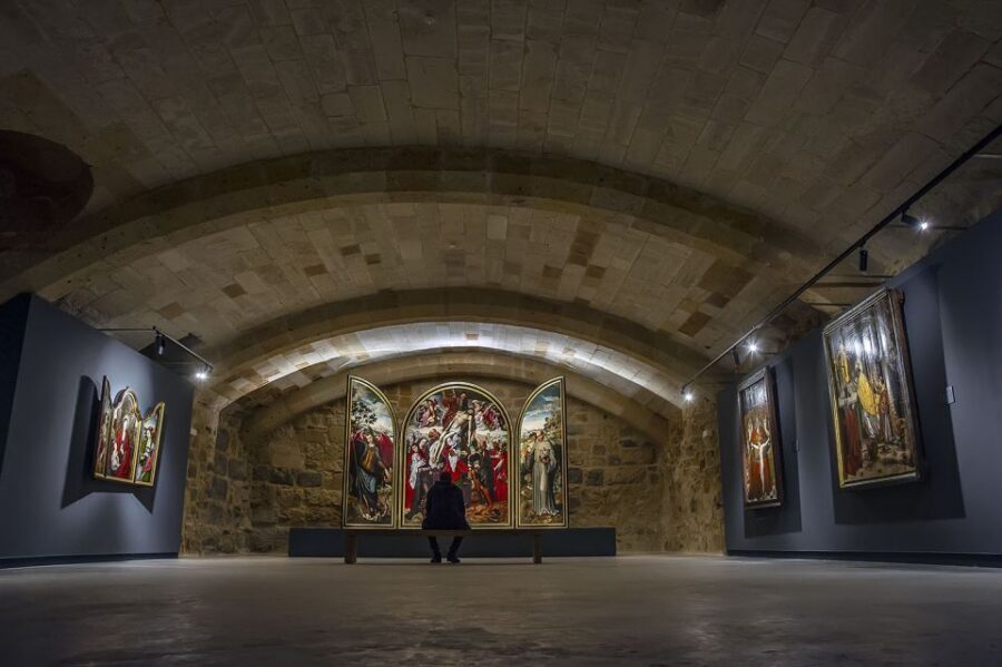 Segovia Cathedral Entrance Ticket - The Chapels and Galleries: 21 Chapels, Four Rooms of Attention