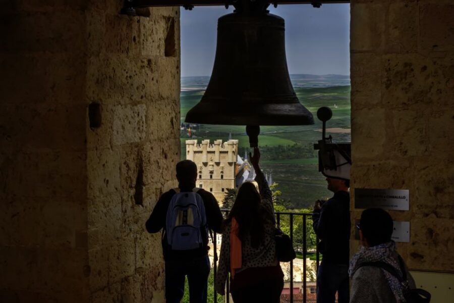 Segovia: Cathedral Tower Guided Tour - Climbing the bell tower: 190 steps, three breaks, big payoff