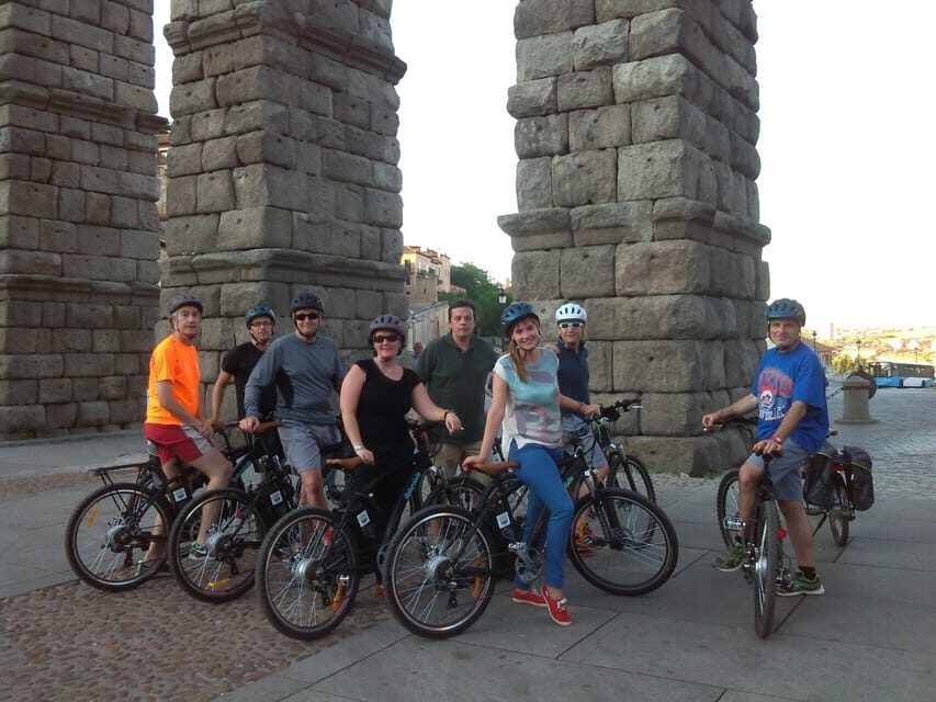 Segovia: guided route on an electric bicycle (ebike) - Plaza de San Lorenzo and the Romanesque Church Pause