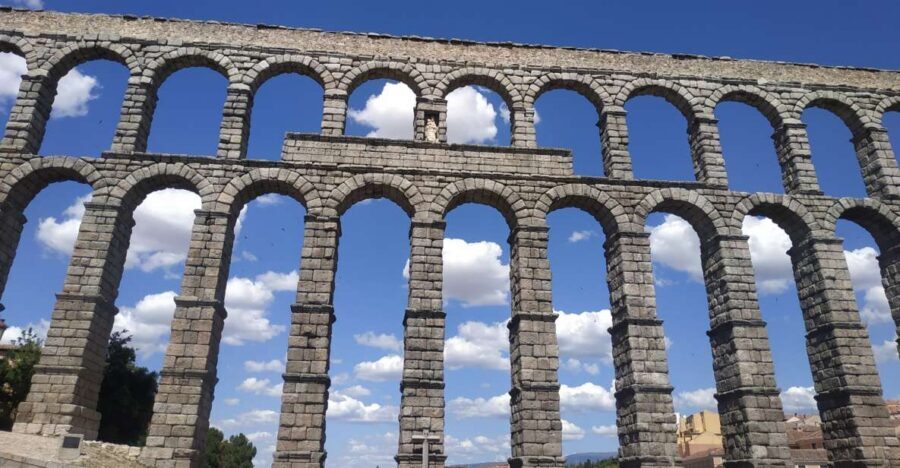 Segovia: Guided Walking Tour with Alcázar Entry - Key things I’d circle before you go