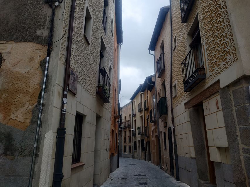 Segovia: Guided Walking Tour with Cathedral & Alcázar Entry - Plaza Mayor and the Cathedral inside: why the entry ticket changes everything
