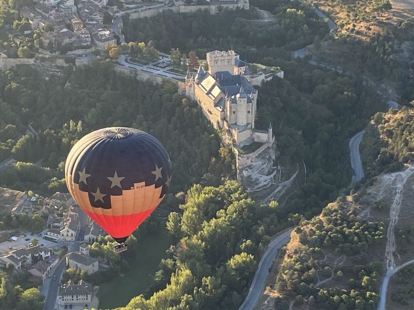Segovia: Hot-Air Balloon Flight with Optional 3-Course Lunch - Who should book this, and who should pass