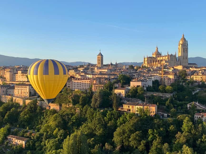 Segovia: Hot-air balloon ride with cava toast & picnic - Pre-flight setup: safety briefing and getting your bearings