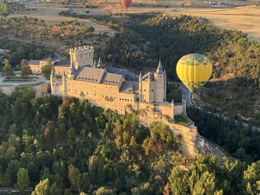 Segovia: Hot Air Balloon Ride with Picnic and Activity Video - The 1-hour flight: Alcázar, Cathedral, aqueduct, and the mountains in one sky picture