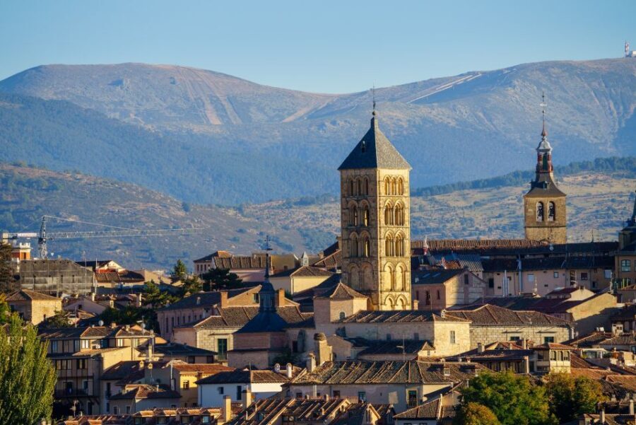 Segovia - Old Town tour including Castle visit - Alcázar of Segovia: a UNESCO castle built for power