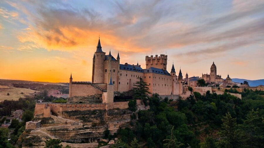 Segovia: Private City Walking Tour with Alcázar of Segovia - Key highlights to look forward to