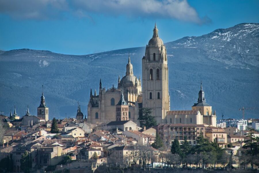 Segovia: Private City Walking Tour with Alcázar of Segovia - The Roman aqueduct: why this stop deserves the time