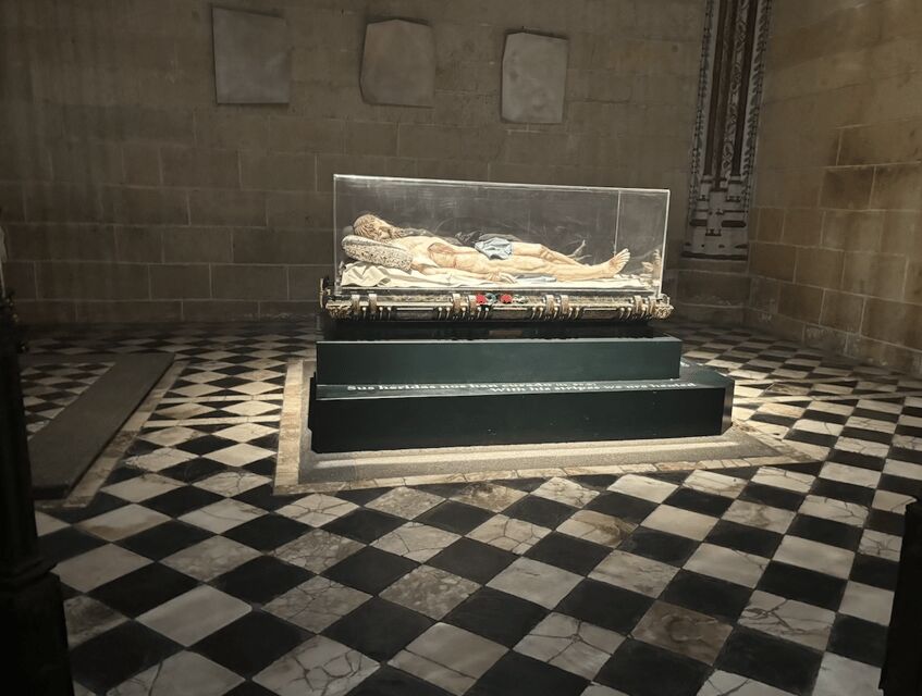 Segovia: private tour with Alcazar, Cathedral and wine tasting - Cathedral and San Miguel: two sites tied to power and style