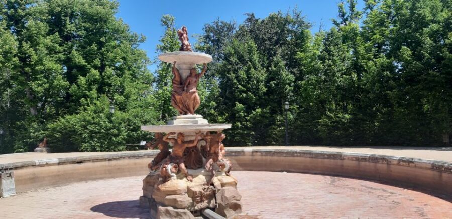 Segovia: Royal Palace of La Granja de San Ildefonso Tour - The garden walk: viewpoints, sculpture, and Greek-myth fountains