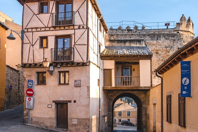 Segovia Scavenger Hunt and Sights Self-Guided Tour - The walk begins at Plaza Azoguejo (and loops back)