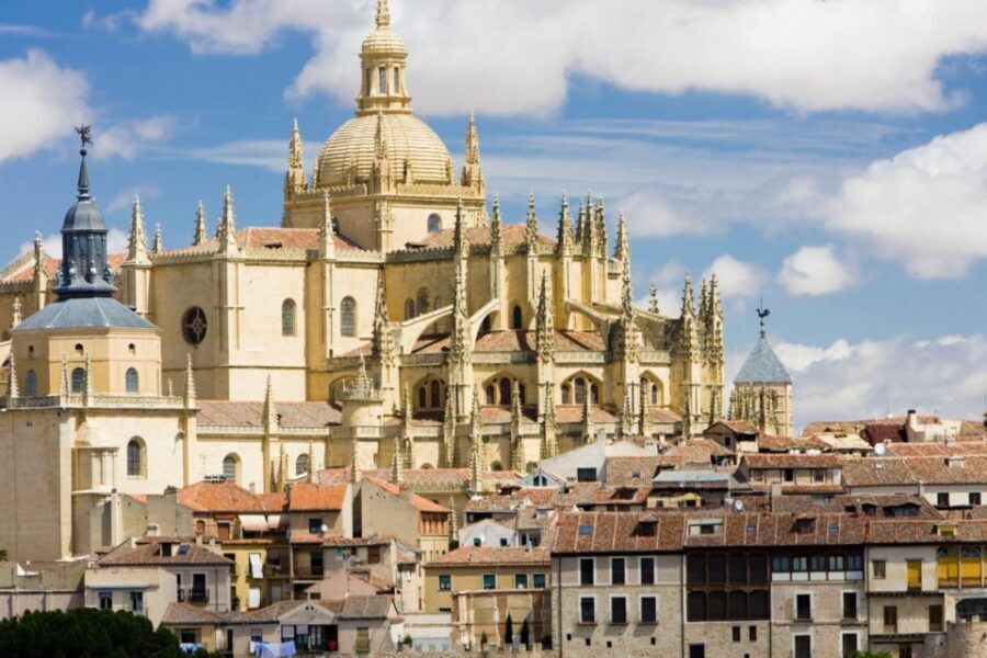 Segovia: Self-Guided Audio Tour on Your Phone - Starting at the Roman Aqueduct: how this tour gets you oriented
