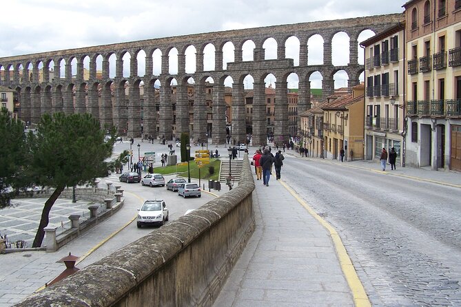 Segovia Walking Private Tour 3 hours with tickets included - Monasterio del Parral: a calmer stop with big atmosphere
