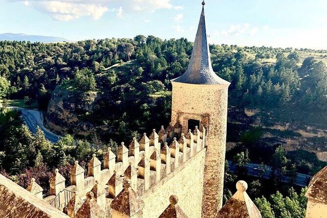 Segovia with Winery & Tasting Small Group Tour from Madrid - Lunch in Segovia: budgeting the extra €25 and choosing wisely