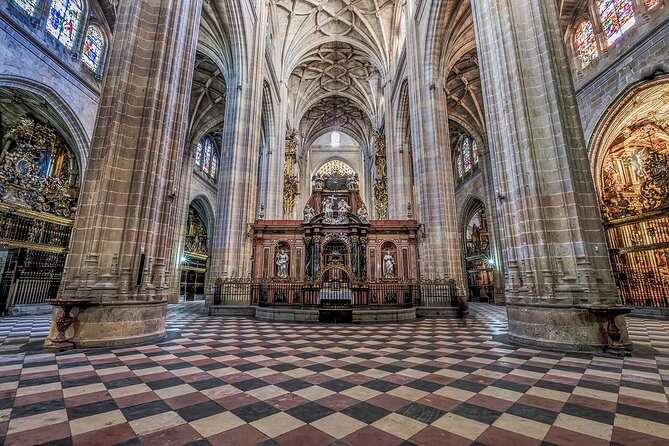 Skip the Line Admission Ticket to Cathedral of Segovia - Entering Segovia Cathedral: North Transept for Fast Orientation