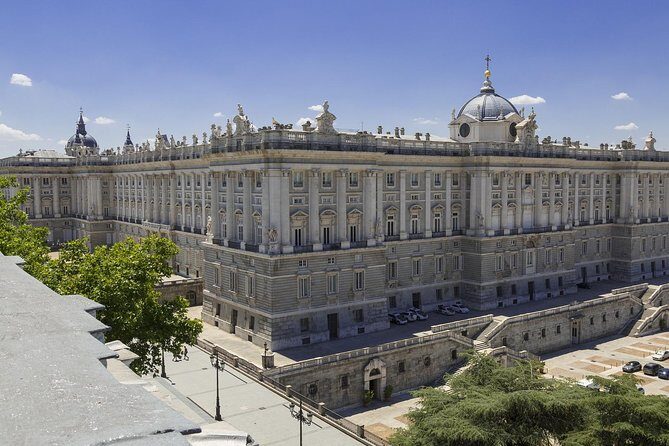 Skip-the-line Madrid Royal Palace with tapas tasting & Retiro Park - Where to meet near Puerta de Alcalá—and how to avoid a bad start