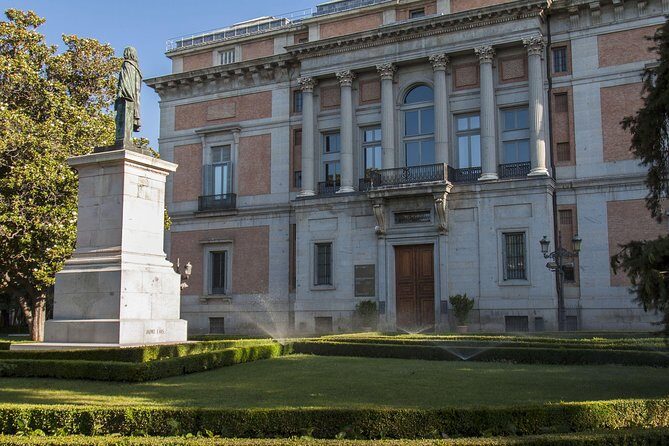 Skip the line: Prado Museum Monolingual Guided Tour - The 90-minute route: from the statue to the galleries