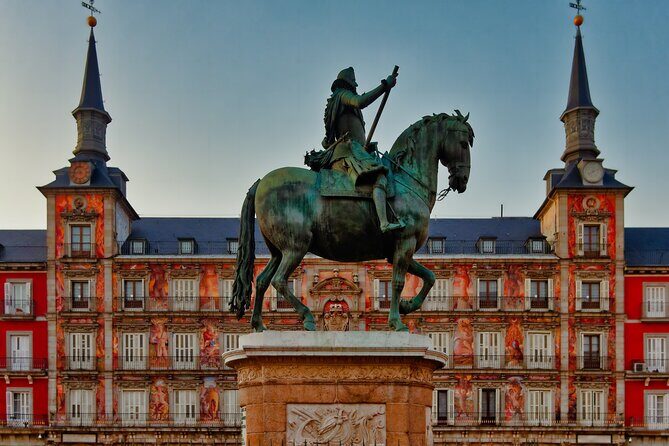 Surfing Madrid: From the Palace to the Tavern Private Tour - Royal Palace viewpoints and the Church of Santiago area