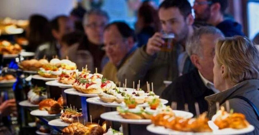 Tapas Crawl in Madrid Historical Quarter for Lunch or Dinner - Four stops and a real meal: what you can expect to eat and drink