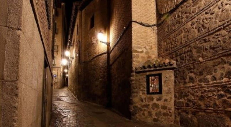 The Enchanted City: A Mysterious Tour of Toledo - Puerta del Reloj and the clock-gate feeling