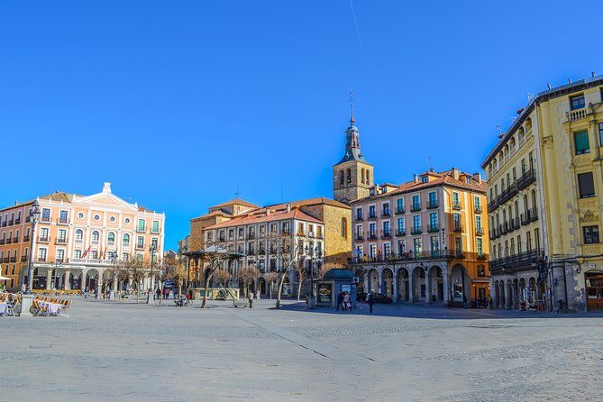 Toledo and Segovia Full Day tour from Madrid - Afternoon in Segovia: aqueduct arches and the Alcázar moment