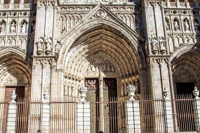 Toledo Cathedral and its 5 treasures - From the facade to the inside: the mosque-to-cathedral story