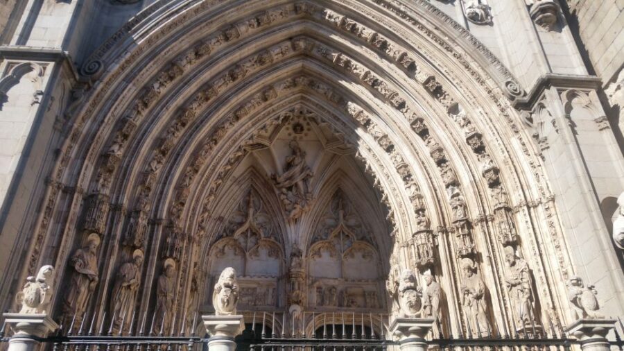 Toledo Cathedral Guided Tour in Spanish - Price and value: tour fee plus the €12 cathedral entry