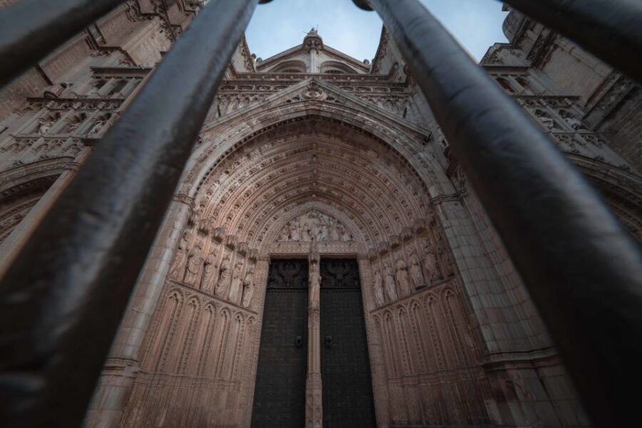 Toledo: Cathedral Tour with a Local Guide - The Gothic Inside: Naves, Vaults, and Stained Glass with a Plan