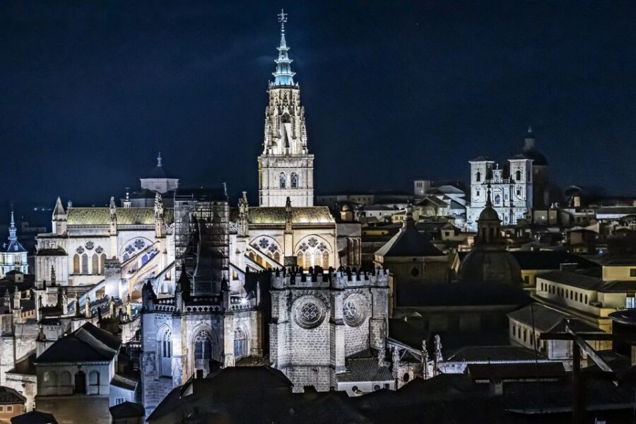 Toledo: Cathedral Tour with a Local Guide - Great Masters Inside: How the Guide Connects the Art