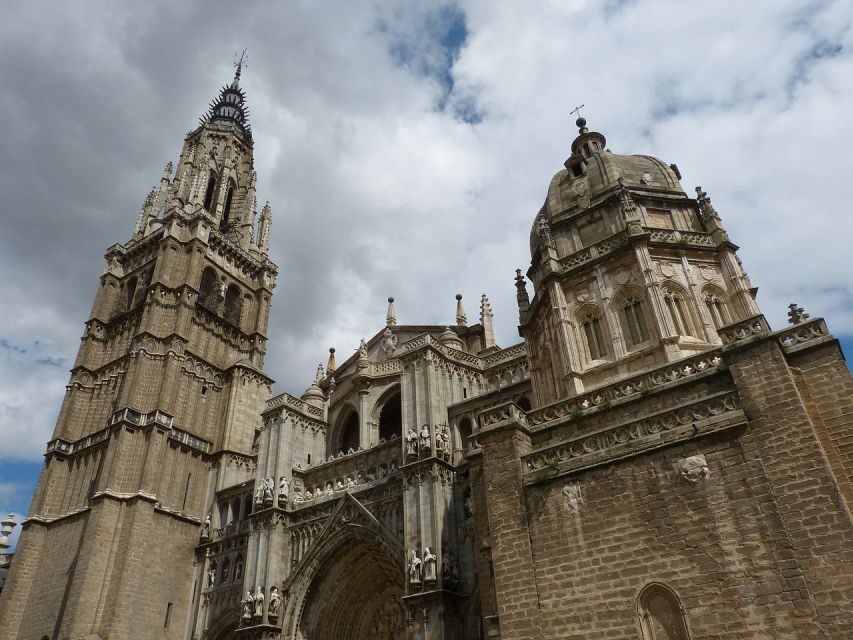 Toledo: Guided Walking Tour with Cathedral Ticket and Tour - Zocodover Square to the Three Cultures Streets