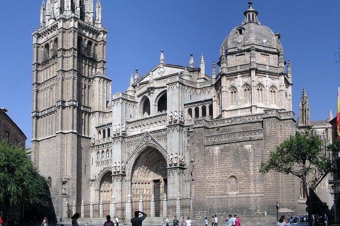 Toledo Half Day Tour with Cathedral, St Tome Church & Synagoge - Riding out of Madrid in style, then finding the best Toledo views