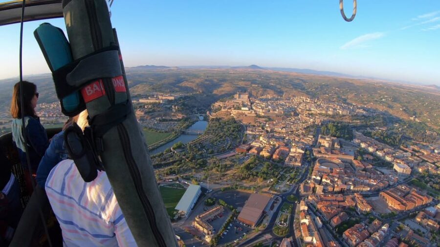 Toledo: Hot Air Balloon Ride with Spanish Breakfast - Meeting at Recinto Ferial de la Peraleda: How to Find the Right Crew