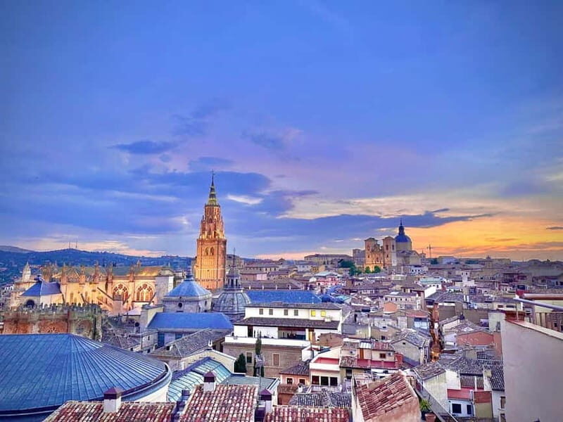 Toledo Mágico, the original night route: mystery, curiosities and secrets - Toledo Mágico at night: mystery stories, real streets
