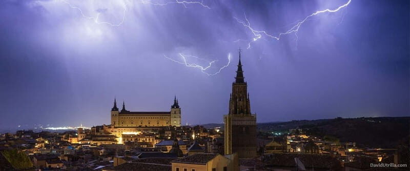 Toledo Mágico, the original night route: mystery, curiosities and secrets - Finding the starting courtyard near the Cathedral