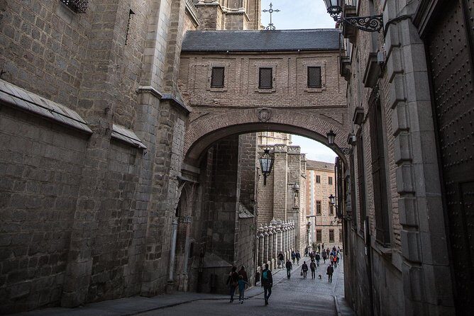 Toledo Monumental Tour with Tourist Bracelet - Synagogue of Saint Mary the White: How Survival Shapes the Story