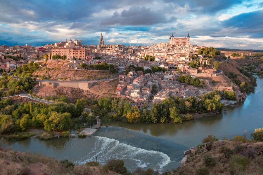 Toledo: Monumentos esenciales: Alcazar, Catedral, Sinagoga - Timing and walking style: why 2 hours can work (or feel short)