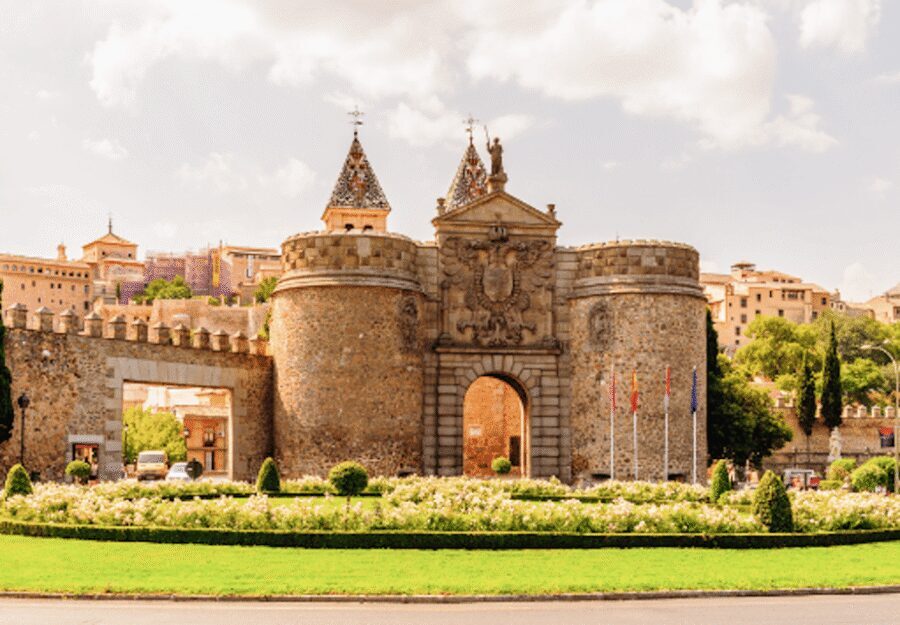 Toledo: Private Minivan tour from Madrid - Bridges and gates: San Martín Bridge, Puente de Alcántara, and Puerta de Bisagra