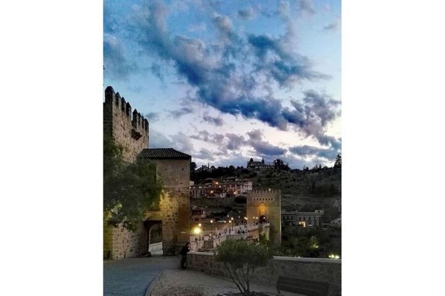 Toledo: Private Walking Tour with a Local Guide - Getting your bearings: Plaza de Zocodover to Mirador del Valle