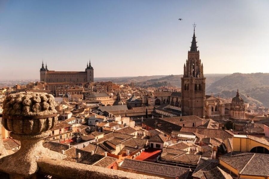 Toledo : Private Walking Tour with a Pro guide - Murallas de Toledo and the walls mindset: see the city from its edges
